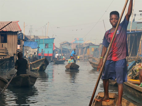 マココ：ナイジェリア：ラゴスの水上街の動画