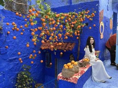 In Chefchaouen: a photo shoot for a Vietnamese fashion magazine