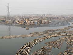 Makoko : a water slum on stilts in the center of Lagos, the economic capital of Nigeria