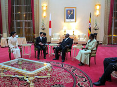 Fumihito, Prince Akishino, Crown Prince of Japan on a state visite in Uganda with his wife Kiko, with Yoweri Museveni President of Uganda, and his wife at the Ugandan White House.