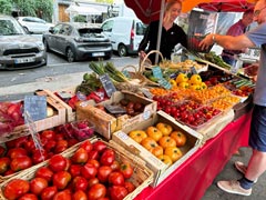 City of Lyon: Morning market along the Saône River