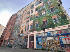 "trompe l'oeil" / "fresco" in the city of Lyon.