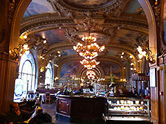 The restaurant Le Train Bleu at the Gare de Lyon