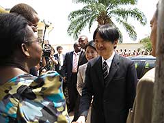 Akishinomiya : the second son of the Japanese emperor, visiting Uganda