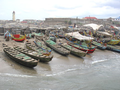 le petit port de pêcheurs d'Accra