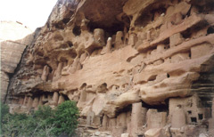 Au dessus d'un village dogon