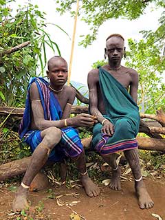 Les Surmas de la vallée de l'Omo, en Ethiopie.