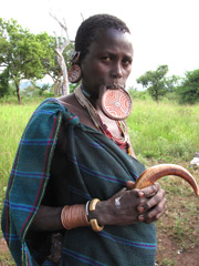 Les Surmas de la vallée de l'Omo