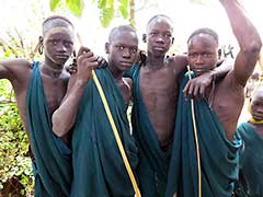 Les Surmas de la vallée de l'Omo, en Ethiopie