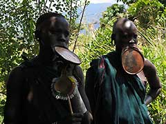 Les Surmas de la vallée de l'Omo, en Ethiopie