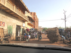 Mopti : centre-ville près du port.