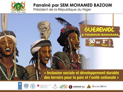 C’est avec beaucoup de fierté que nous avons appris que le gouvernement nigérien a choisi – avec notre accord – une de nos photos pour sa campagne promotionnelle pour le Guéréwol. Nous formons le vœux que le tourisme retrouve sa belle vocation et tout son dynamisme dans ce magnifique pays.