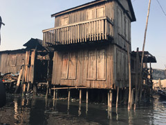 Makoko, un village construit sur pilotis en plein centre de Lagos