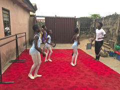 Une école de ballet gratuite au Nigéria