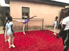 Une école de ballet gratuite au Nigéria