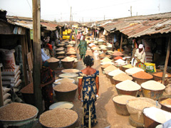 Un marché de graines à Ibadan