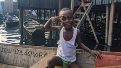Un jeune garçon de Makoko.