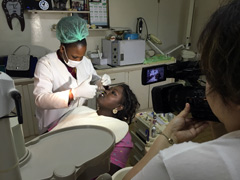 un cabinet de dentiste à Dakar