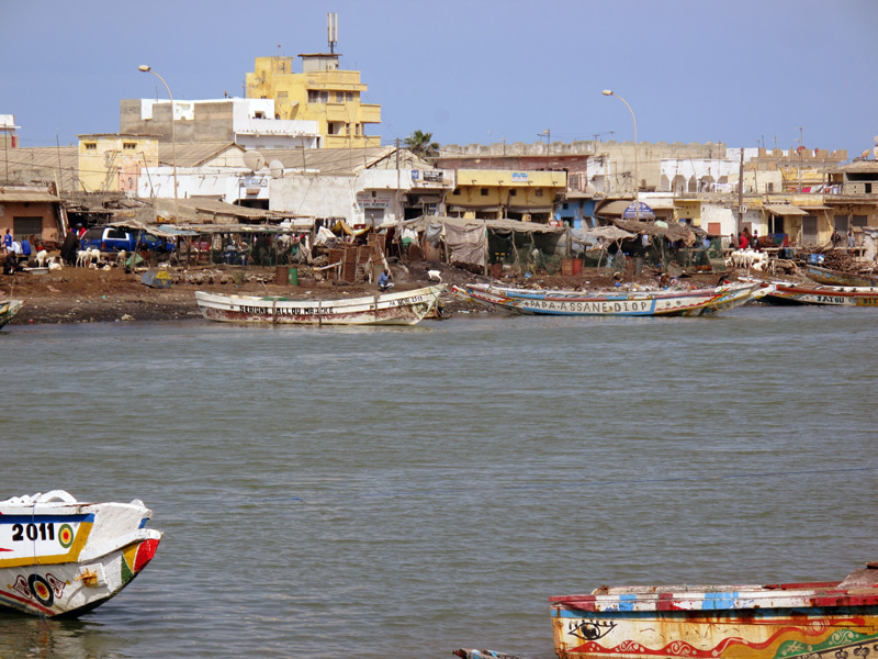 Saint-Louis, Ndar en wolof, souvent appelée « Saint-Louis-du-Sénégal »