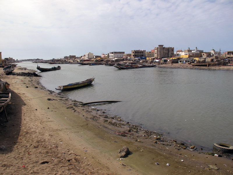 Saint-Louis, Ndar en wolof, souvent appelée « Saint-Louis-du-Sénégal »