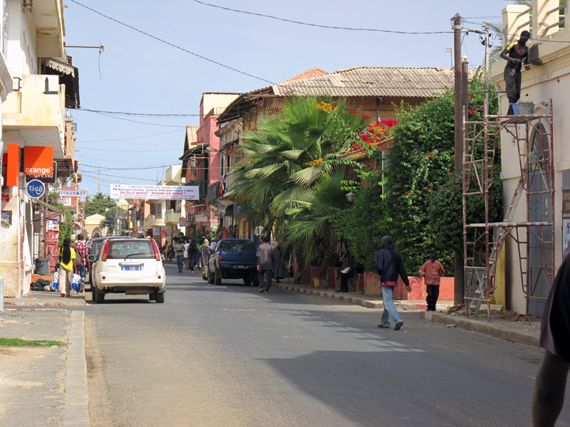 Saint-Louis, Ndar en wolof, souvent appelée « Saint-Louis-du-Sénégal »