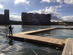 Il y a également une piscine pour les personnes travaillant dans le Bureau Flottant de Rotterdam.