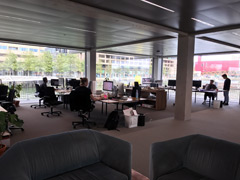 Un bureau d'architectes dans le Floating Office de Rotterdam.