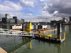 Voisins du Bureau Flottant de Rotterdam : des petites maisons flottantes à louer qui peuvent être utilisées pour des réunions, des pique-niques, ou même comme hôtel.