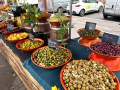 Lyon : Marché du matin le long de la Saône