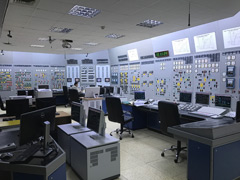 une "fausse" salle de contrôle, simulateur à l’intérieur de la centrale de Khmelnytskyi