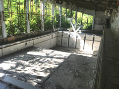 Pripyat : la piscine à l’intérieur du Palais de la Culture «  Energie « n’est désormais plus fréquentée que par des hordes de touristes.