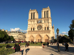 La Cathédrale Notre-Dame de Paris : La façade -  4 avril 2017 : 2 ans avant l'incendie.