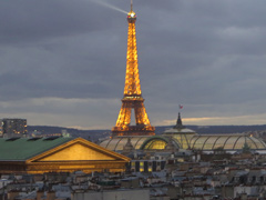 La Tour Eiffel vue de loin.