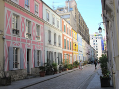 Une petite rue mignonne à côté de nos bureaux.