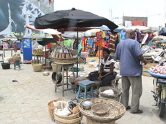 コトヌー市の市場のひとつ