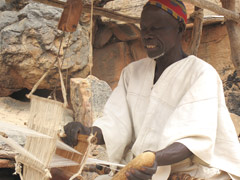 ドゴン族の文化では機織りは男の仕事