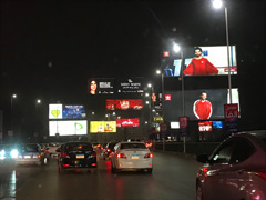 空港からカイロ市までの宣伝看板の森は凄い！