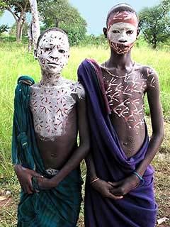 エチオピアのオモ川下流域のスリ族：スリ族のスカリフィケーションが凄い！
