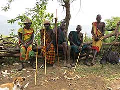 スリ族：世界一おしゃれな民族：エチオピアオモ川流域の少数民族：裸族のスリ族