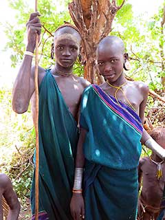 スルマ族：エチオピア撮影コーディネーターのロケ現場からの写真