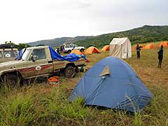 スリ人：スルマ族ロケ：撮影隊のキャンプ