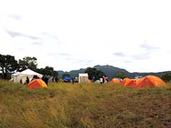 スリ族ロケ：撮影クルーのキャンプ