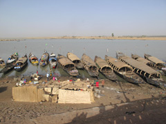 モプティのニジェール川沿い