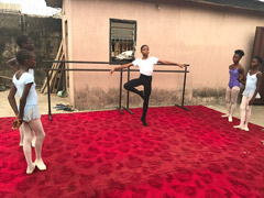 ナイジェリアの無料バレエ教室：アンソニー君は絶対にエトワールになる