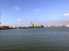ロッテルダム市の港の実景