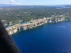 コルシカ島で空撮中：上空から見たボニファシオ