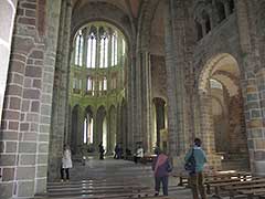 モンサンミッシェルの修道院の礼拝堂の内観