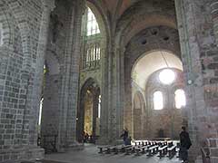 モン・サン＝ミシェルの修道院の礼拝堂の内観