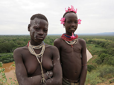 エチオピア：オモ渓谷のカロ族