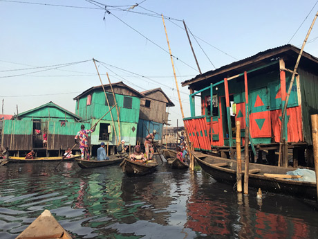 マココ：ナイジェリアの最大都市ラゴスの水上スラム街：ナイジェリアコーディネーターの撮影現場からの写真